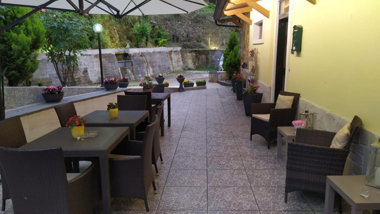 Il Roseto Bed & Breakfast Фрозиноне Екстериор снимка