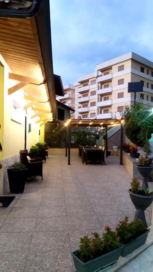 Il Roseto Bed & Breakfast Фрозиноне Екстериор снимка