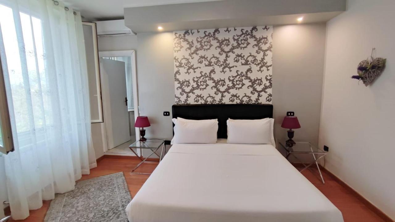 Il Roseto Bed & Breakfast Фрозиноне Екстериор снимка